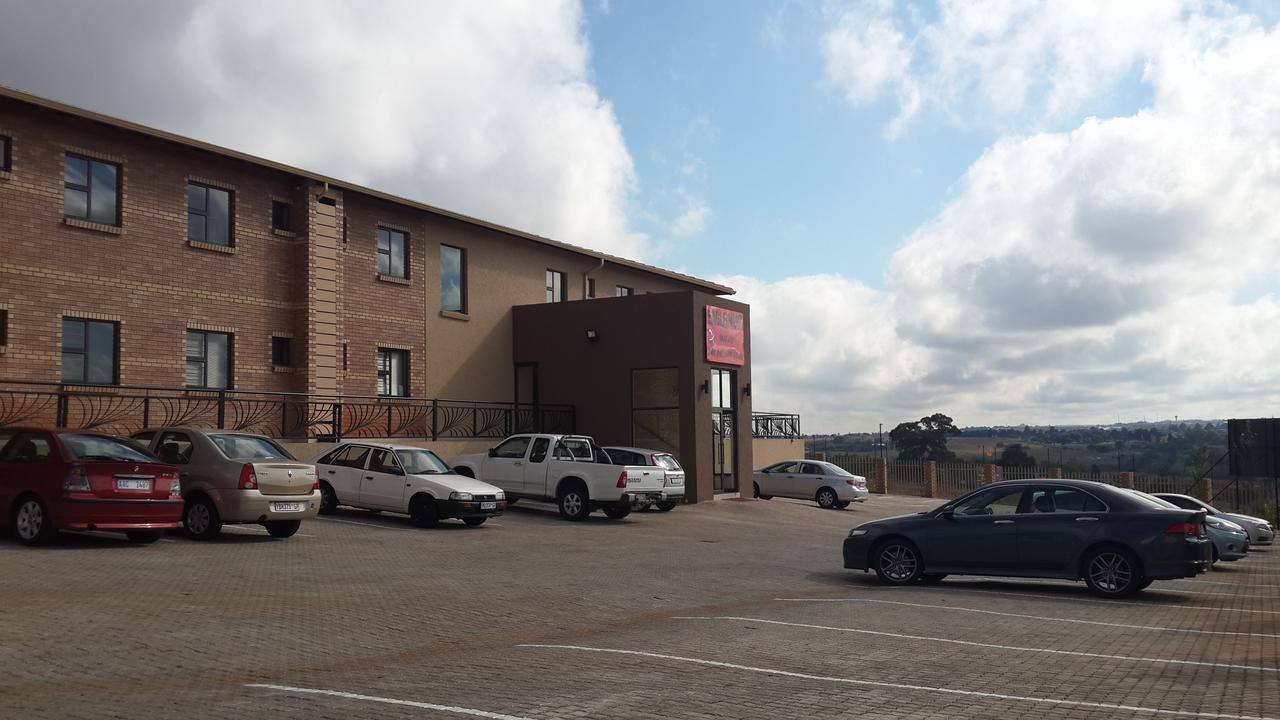 Eagle Nest Luxury Accommodation Roodepoort Exteriör bild